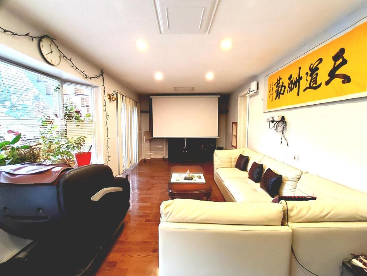 Renovated Cozy Bedroom With Private Washroom โตรอนโต ภายนอก รูปภาพ